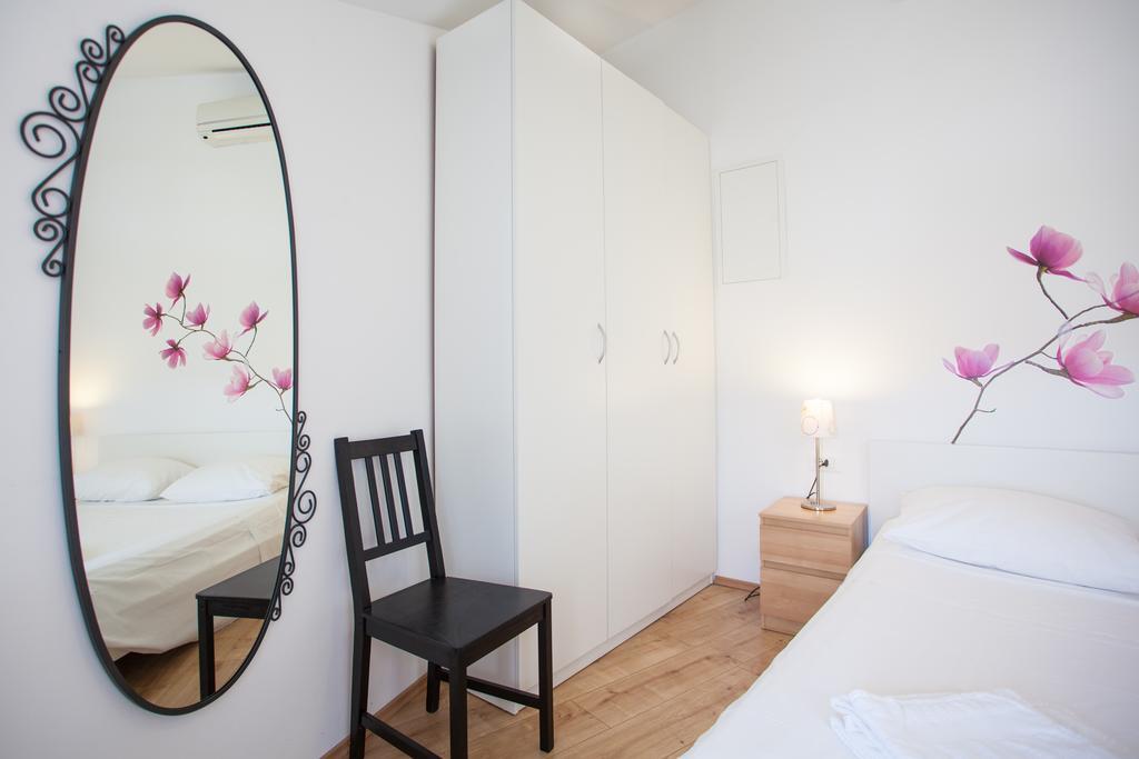 Apartment Pogled Na Luku Крес Екстериор снимка