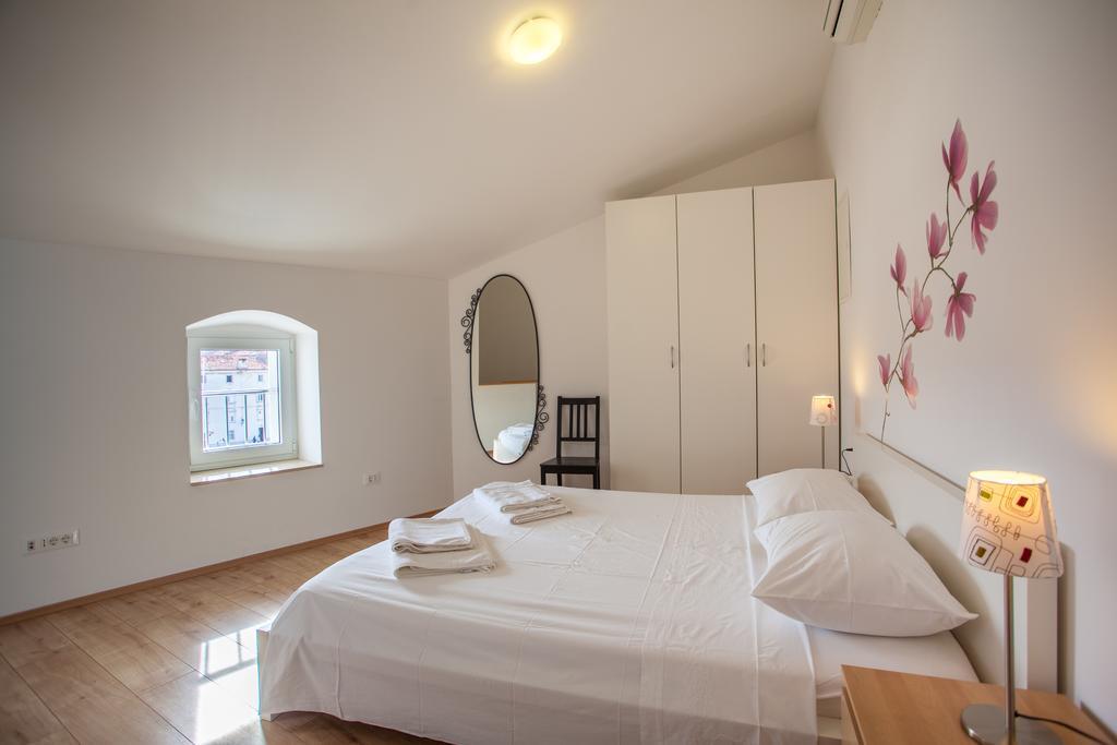 Apartment Pogled Na Luku Крес Екстериор снимка